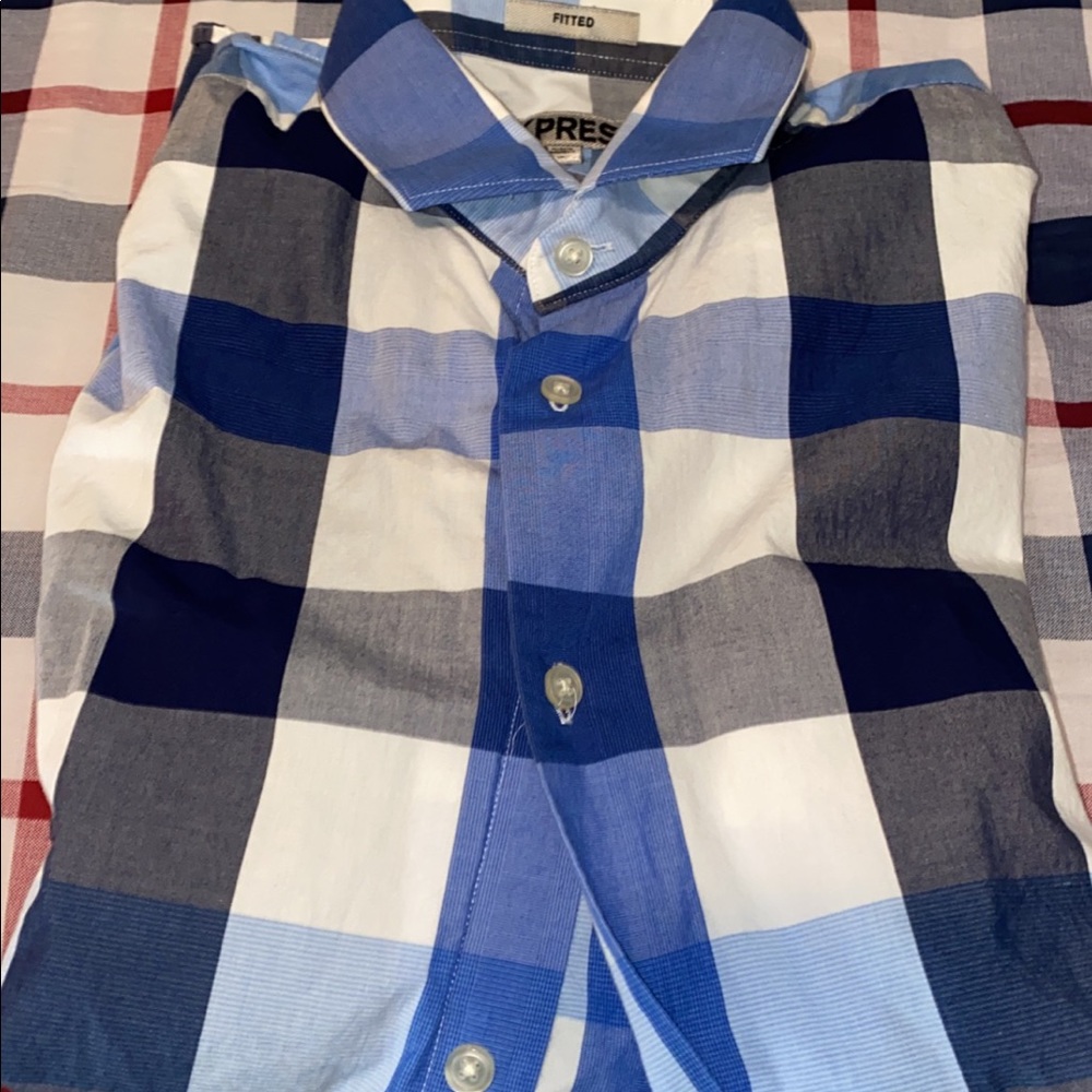 Fitted men’s dress shirt